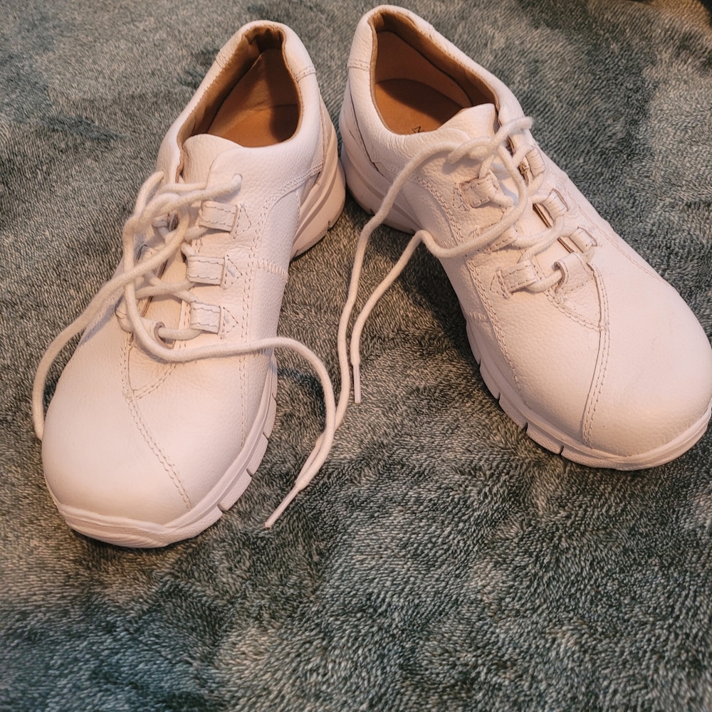 Nurse Mates White Lexi 8.5W